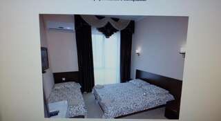 Гостевой дом Hadezhda Guest-House Кабардинка Трехместный номер с душем-2